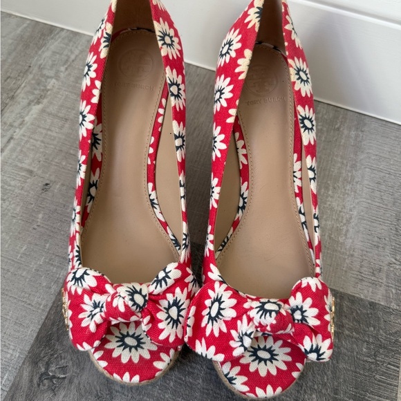 NEW Tory Burch Dory Red Floral Canvas Peep Toe Wedge Heels Size 8.5 - Picture 5 of 5